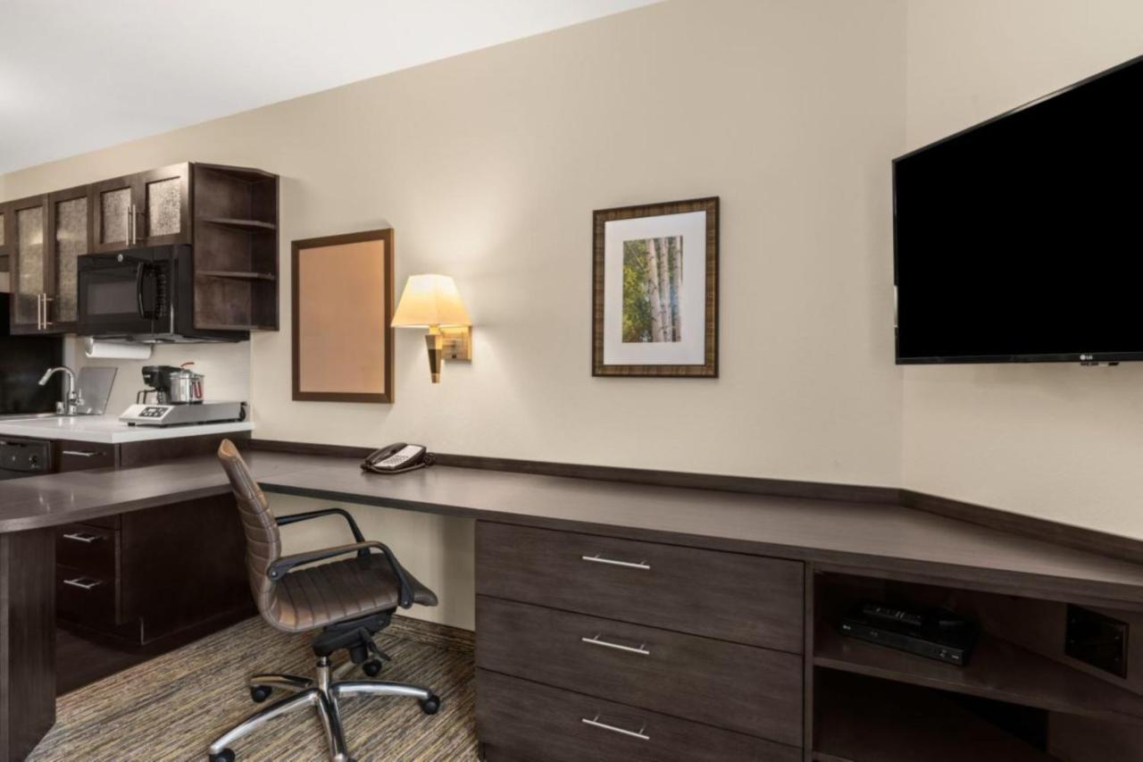 Candlewood Suites Pueblo By Ihg Экстерьер фото