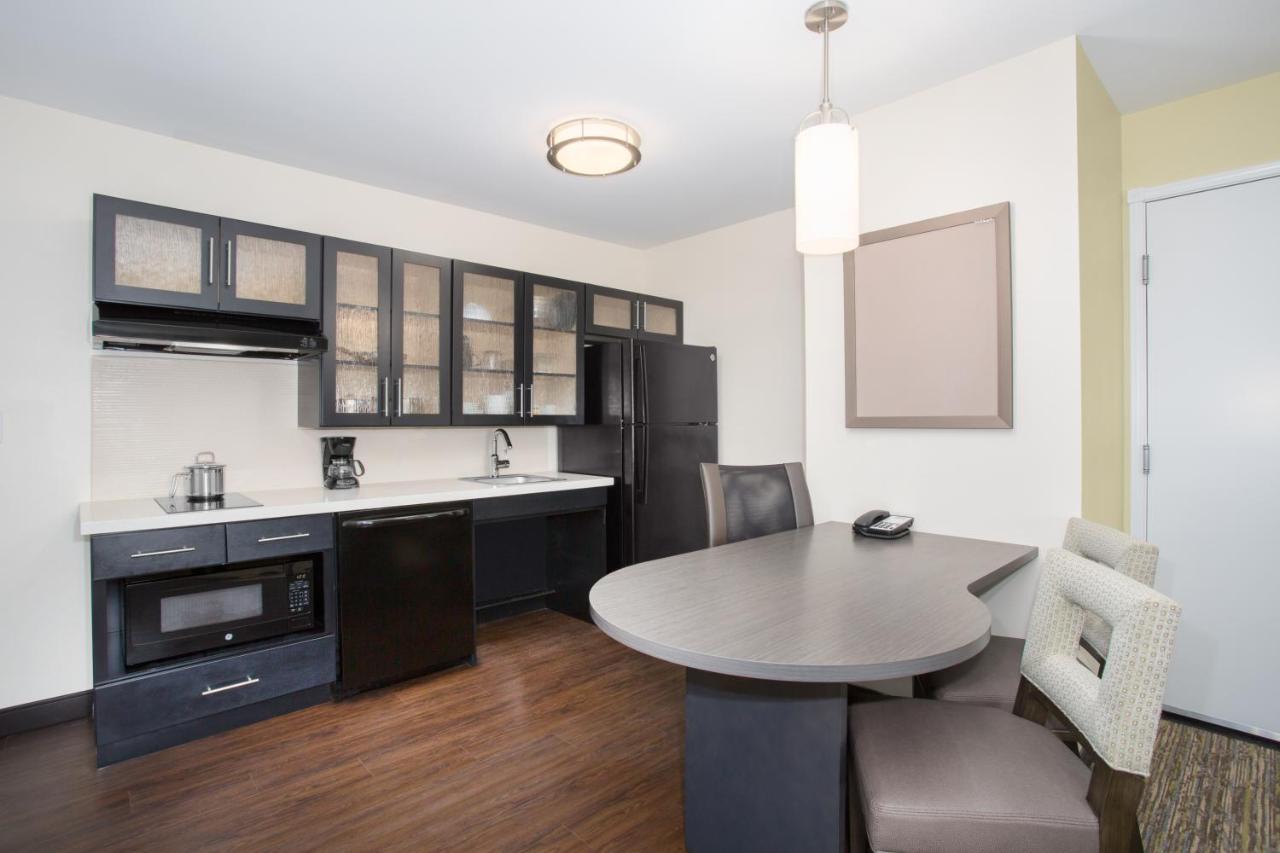 Candlewood Suites Pueblo By Ihg Экстерьер фото